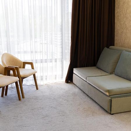 Cube House Osh Hotel Buitenkant foto