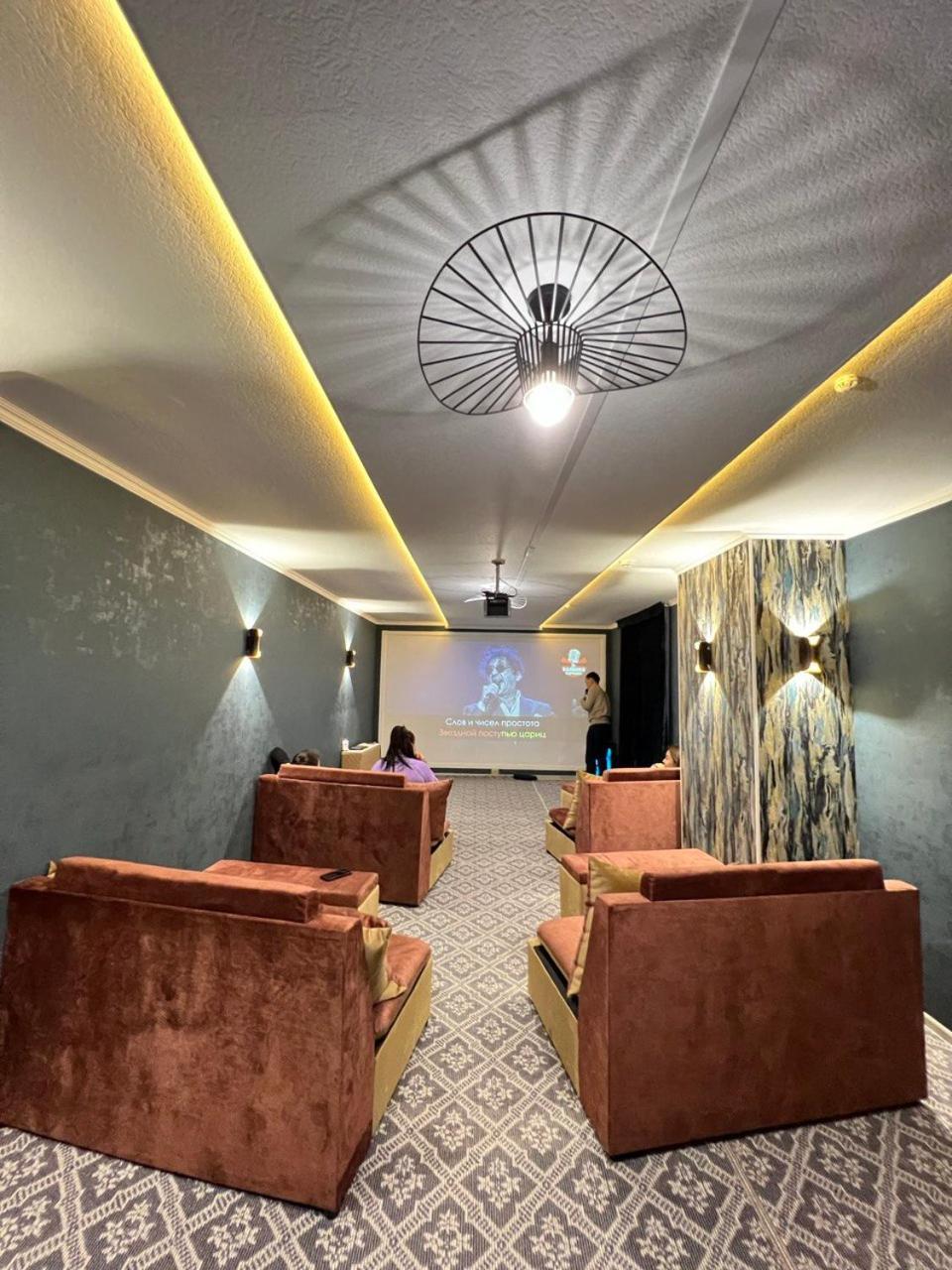 Cube House Osh Hotel Buitenkant foto